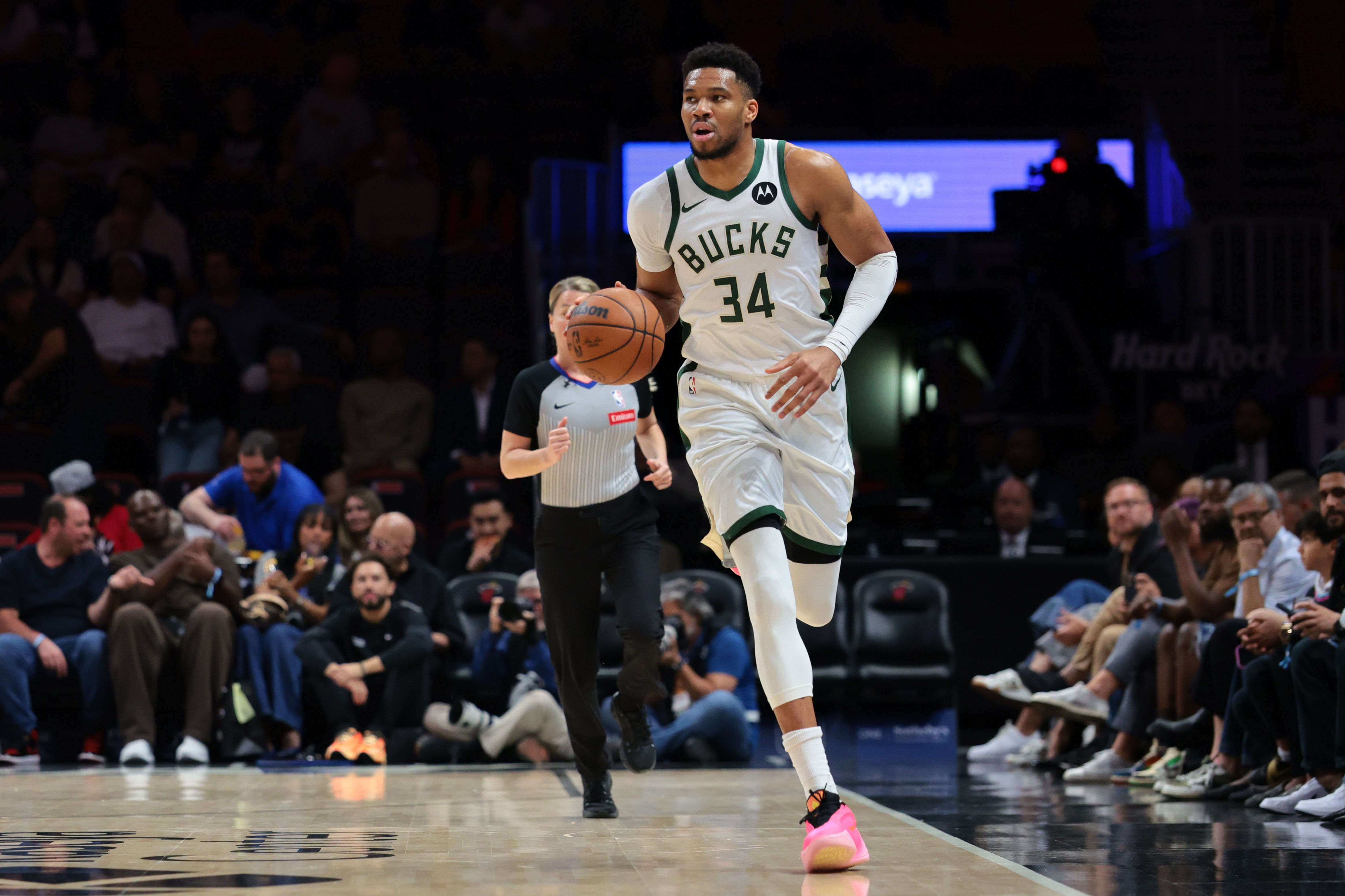 半岛体育官方网站-德隆：希望字母哥能来爵士 我们可是有很多的选秀权